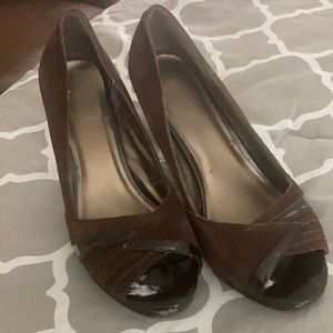 Brown pumps